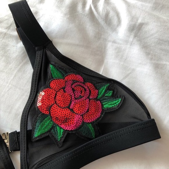 Rose and mesh bikini - Picture 3 of 3